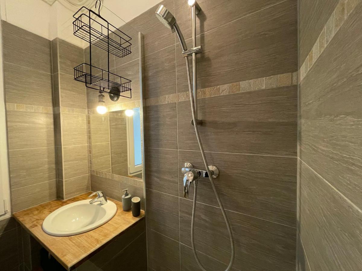 Nice Renting - Notre Dame - Cosy Loft Perfect View On The Roofs ภายนอก รูปภาพ